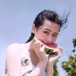 娱乐吃瓜的头像女生真人,网络红人“吃瓜女神”的真实生活